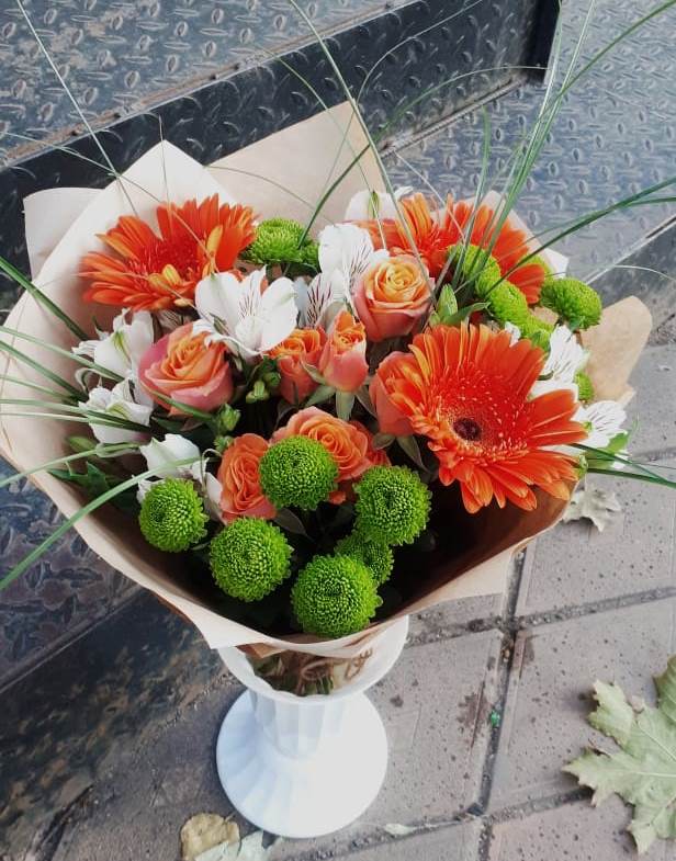 Букет цветов из: Герберы, Хризантемы, Альстромерии и Розы в Нижнесортымском