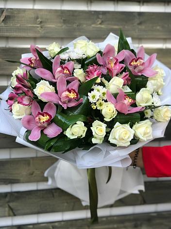 Букет цветов из: Розы и Хризантемы в Нижнесортымском