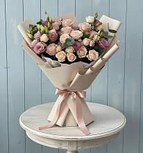 Букет цветов из:  Розы и Лизиантусы в Нижнесортымском