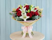Букет цветов из:  Лилии и Розы в Нижнесортымском