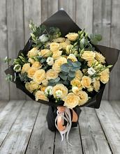 Букет цветов из:  Розы и Лизиантусы в Нижнесортымском