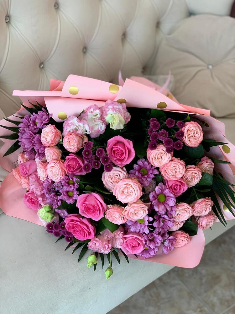 Букет цветов из: Хризантемы, Розы и Лизиантусы в Нижнесортымском