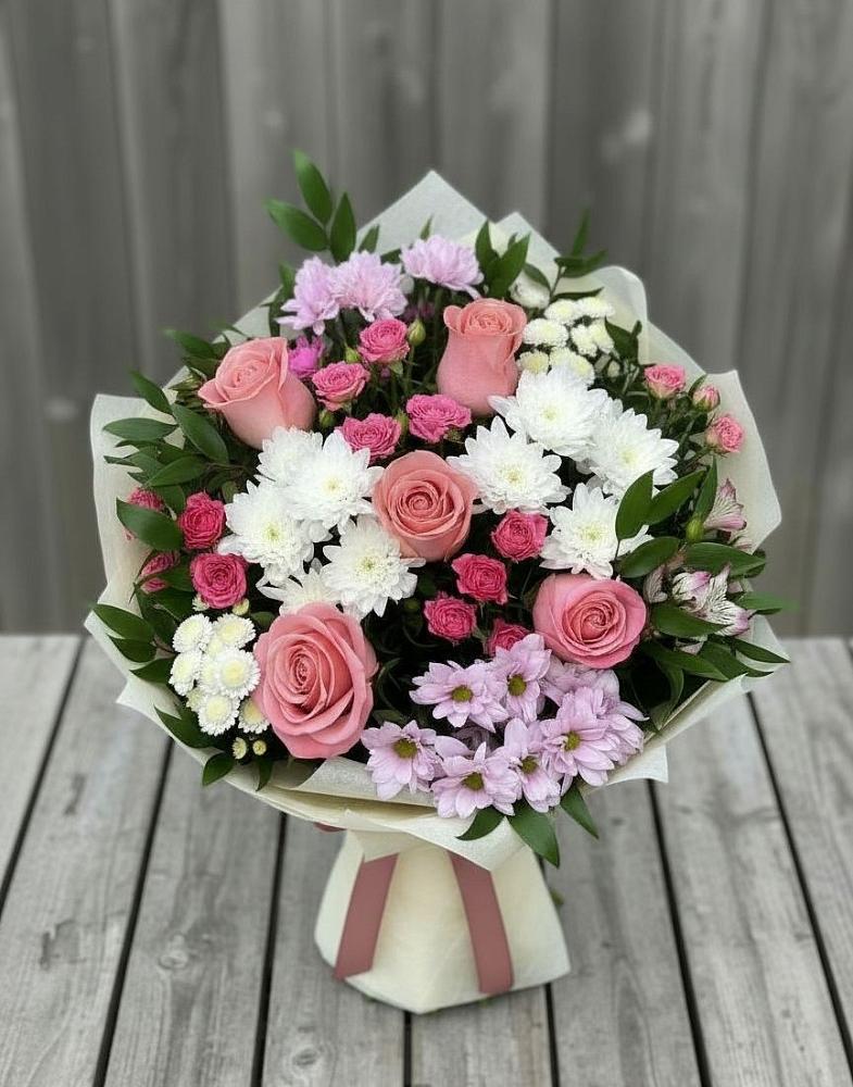 Букет цветов из: Альстромерии, Гвоздики, Розы и Хризантемы в Нижнесортымском