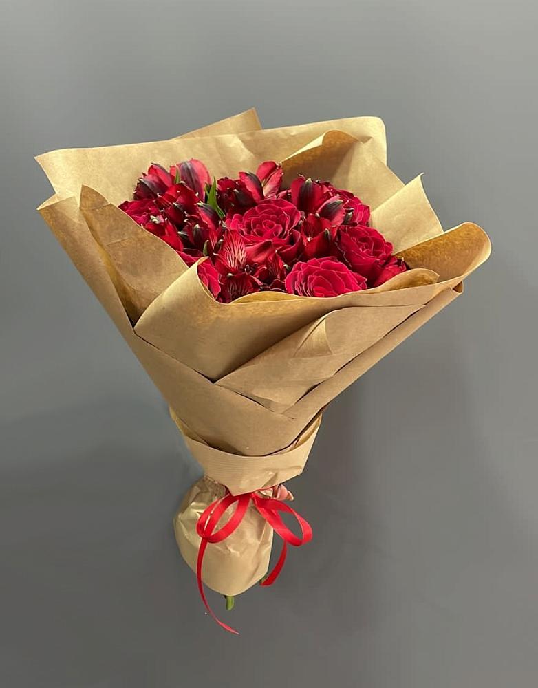 Букет цветов из: Альстромерии и Розы в Нижнесортымском