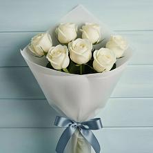 Букет 7 Белых роз Эдлесс Лав в Нижнесортымском