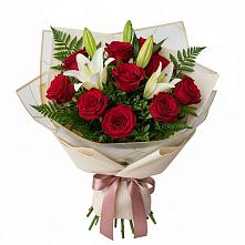 Букет цветов из:  Лилии и Розы в Нижнесортымском