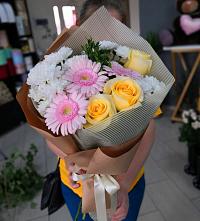 Букет цветов из:  Герберы, Розы и Хризантемы в Нижнесортымском