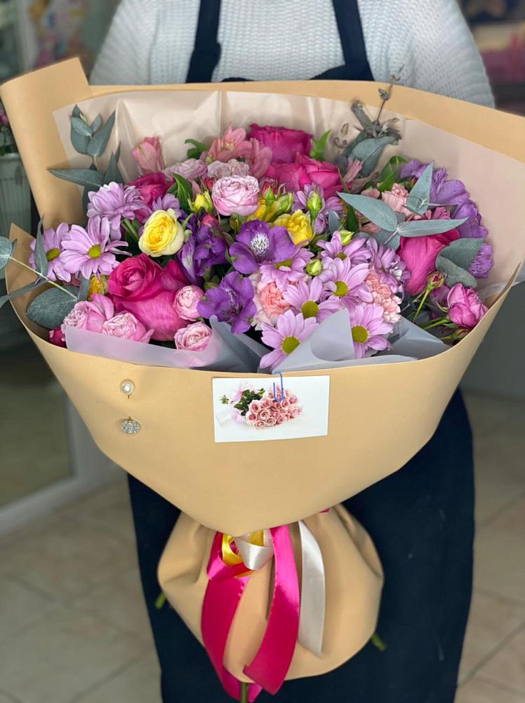 Букет цветов из: Хризантемы, Гвоздики и Альстромерии в Нижнесортымском