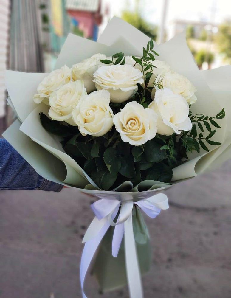 Букет Белые розы Проуд в Нижнесортымском