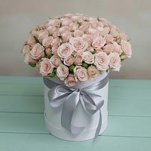 Цветочная композиция из Розы в шляпной коробке в Нижнесортымском