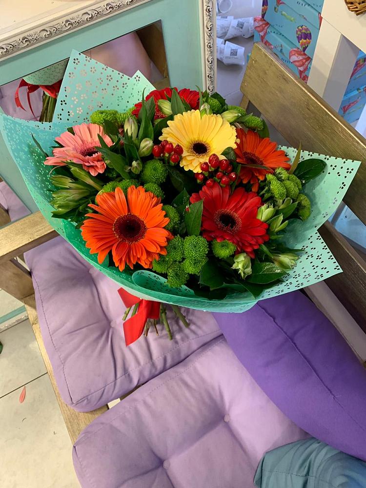 Букет цветов из: Герберы, Хризантемы и Альстромерии в Нижнесортымском