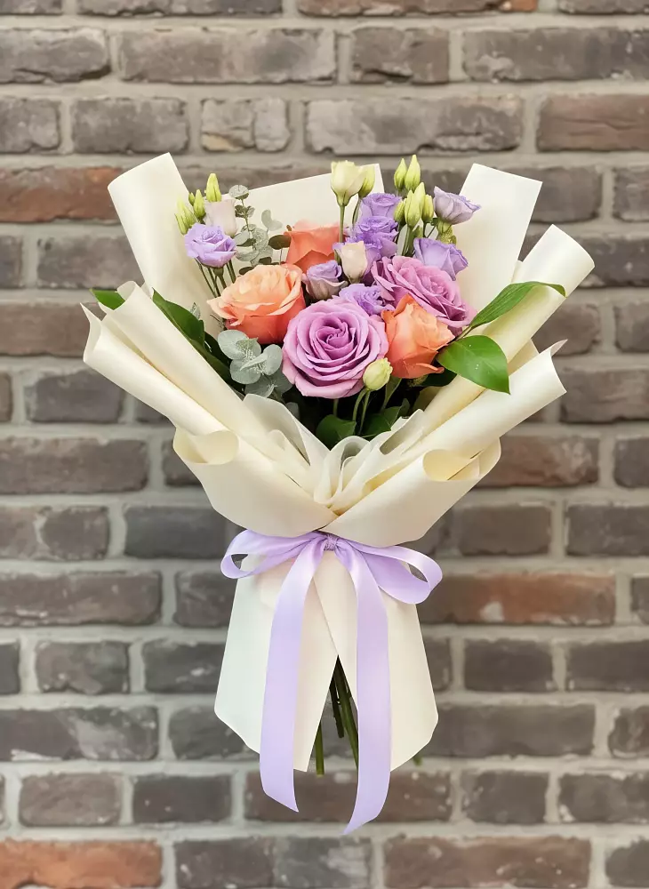 Букет цветов из: Лизиантусы и Розы в Нижнесортымском