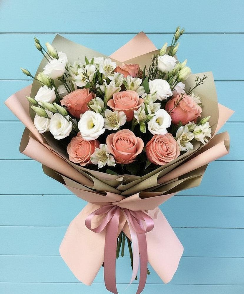 Букет цветов из: Розы, Альстромерии и Лизиантусы в Нижнесортымском