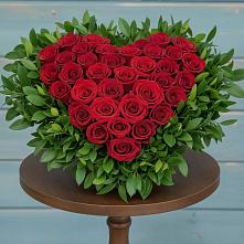 Цветочная композиция из Розы в виде сердца в Нижнесортымском