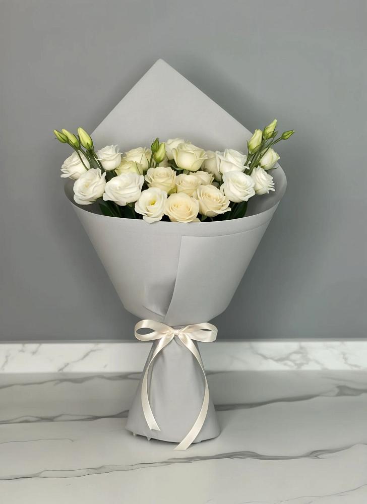 Букет цветов из: Розы и Лизиантусы в Нижнесортымском