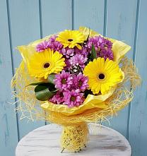 Букет цветов из:  Хризантемы и Герберы в Нижнесортымском