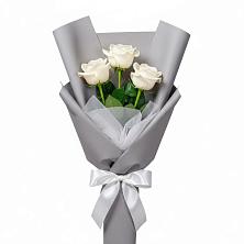 Букет 3 белые розы в Нижнесортымском