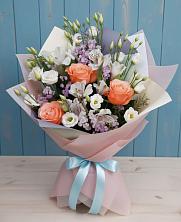 Букет цветов из:  Лизиантусы, Розы, Альстромерии и Гипсофила в Нижнесортымском
