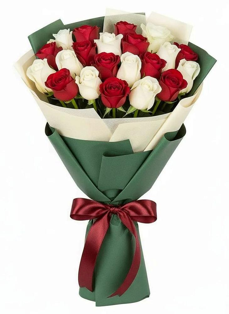 Букет Микс из красных и белых роз в Нижнесортымском