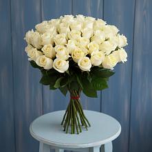 Букет 51 Белая роза Эдлесс Лав в Нижнесортымском