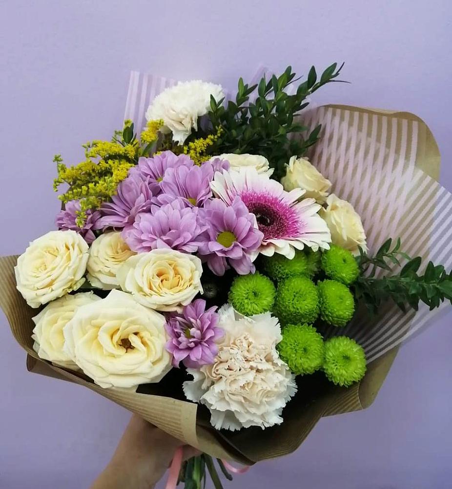 Букет цветов из: Хризантемы, Розы, Гвоздики и Герберы в Нижнесортымском