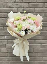 Букет цветов из:  Гвоздики, Розы, Лизиантусы и Хризантемы #REPLACE_PRED# Нижнесортымском