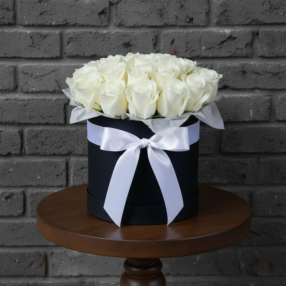 Цветочная композиция из Розы в шляпной коробке в Нижнесортымском