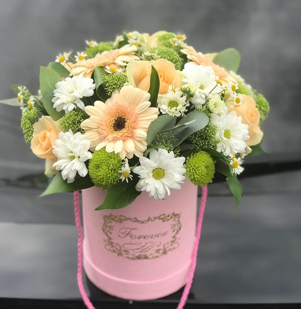 Цветочная композиция из Розы, Герберы и Хризантемы в шляпной коробке в Нижнесортымском