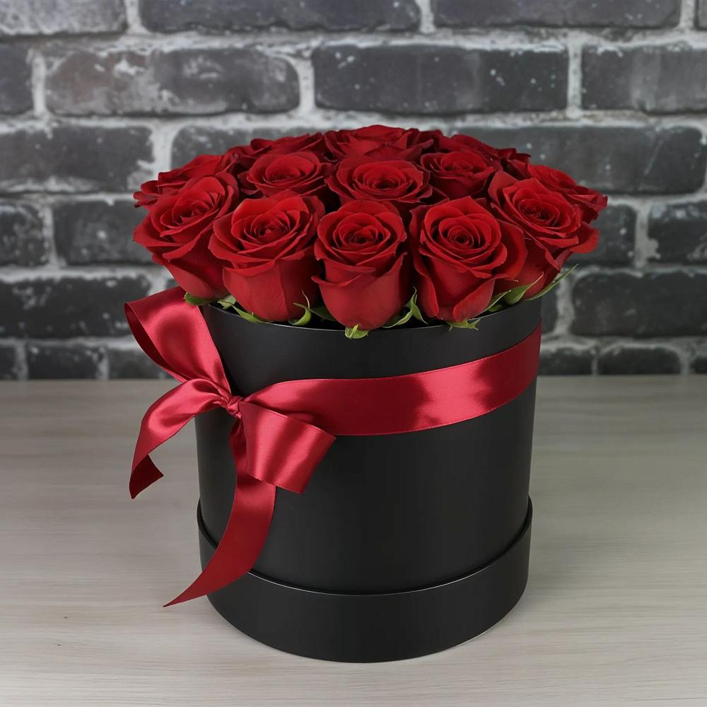 Цветочная композиция из Розы в шляпной коробке в Нижнесортымском