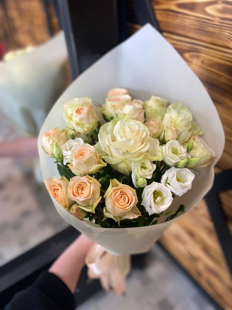 Букет цветов из: Розы и Лизиантусы в Нижнесортымском