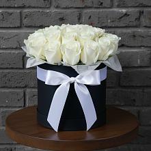 Цветочная композиция из Розы в шляпной коробке в Нижнесортымском